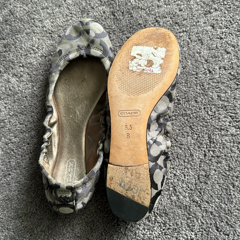 Grey Coach Pattern Flats - Picture 4 of 5